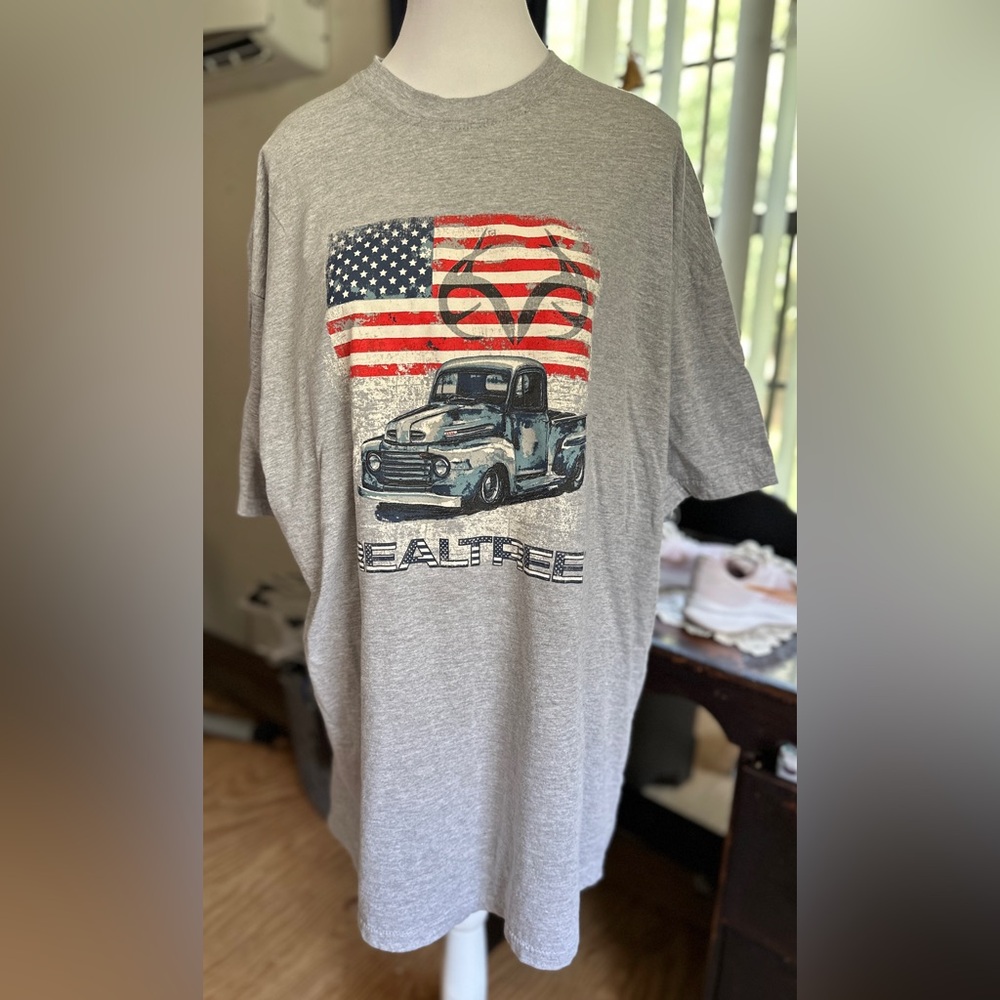 Realtree Gray T-Shirt with American Flag & Vintage Pickup, 2XL